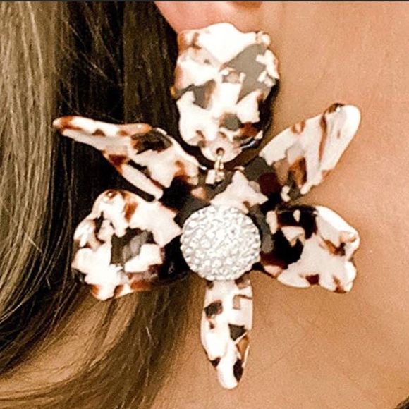 Make a statement with these earrings - Picture 2 of 5